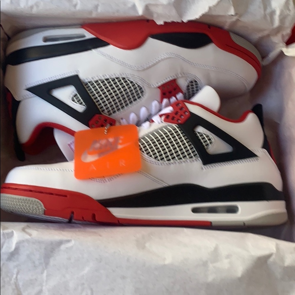 Air Jordan 4 ‘Fire Red’